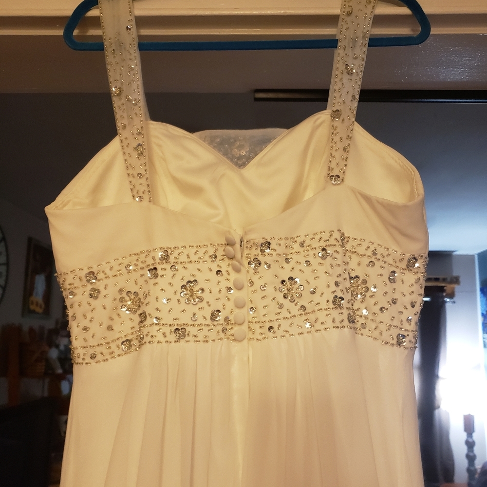Wedding dress - Picture 5 of 6